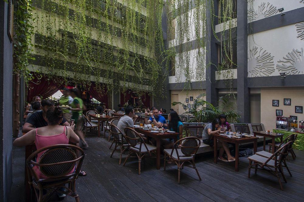 Grandmas Plus Hotel Legian Exteriör bild