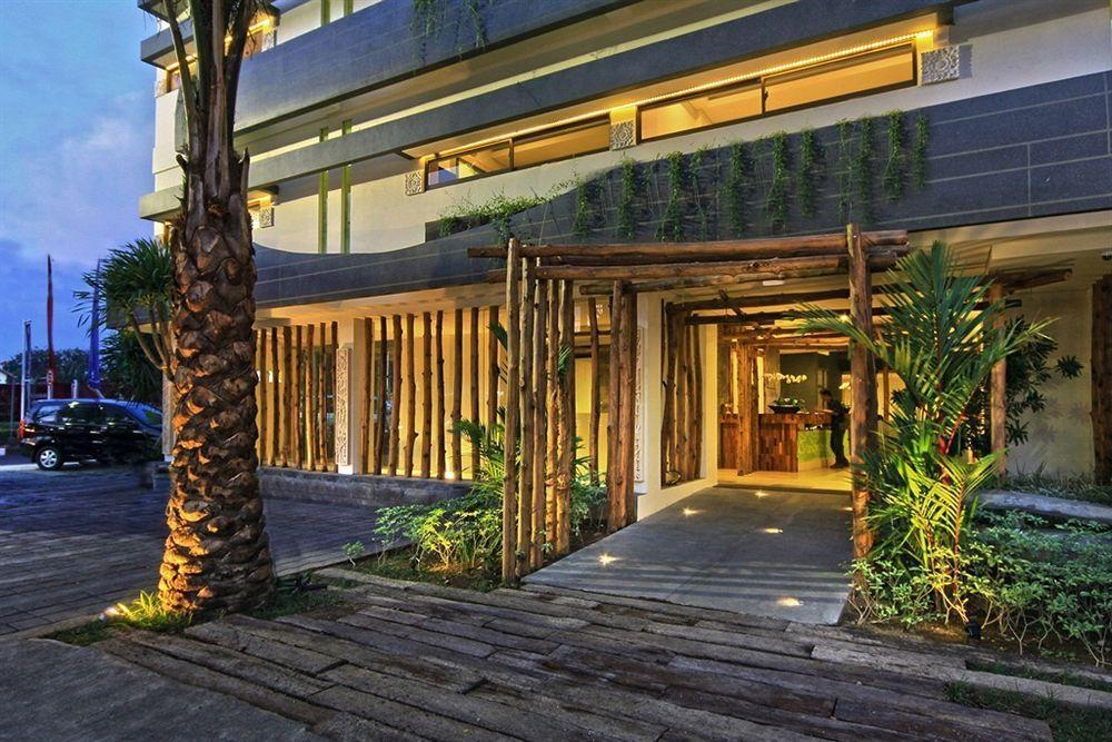 Grandmas Plus Hotel Legian Exteriör bild
