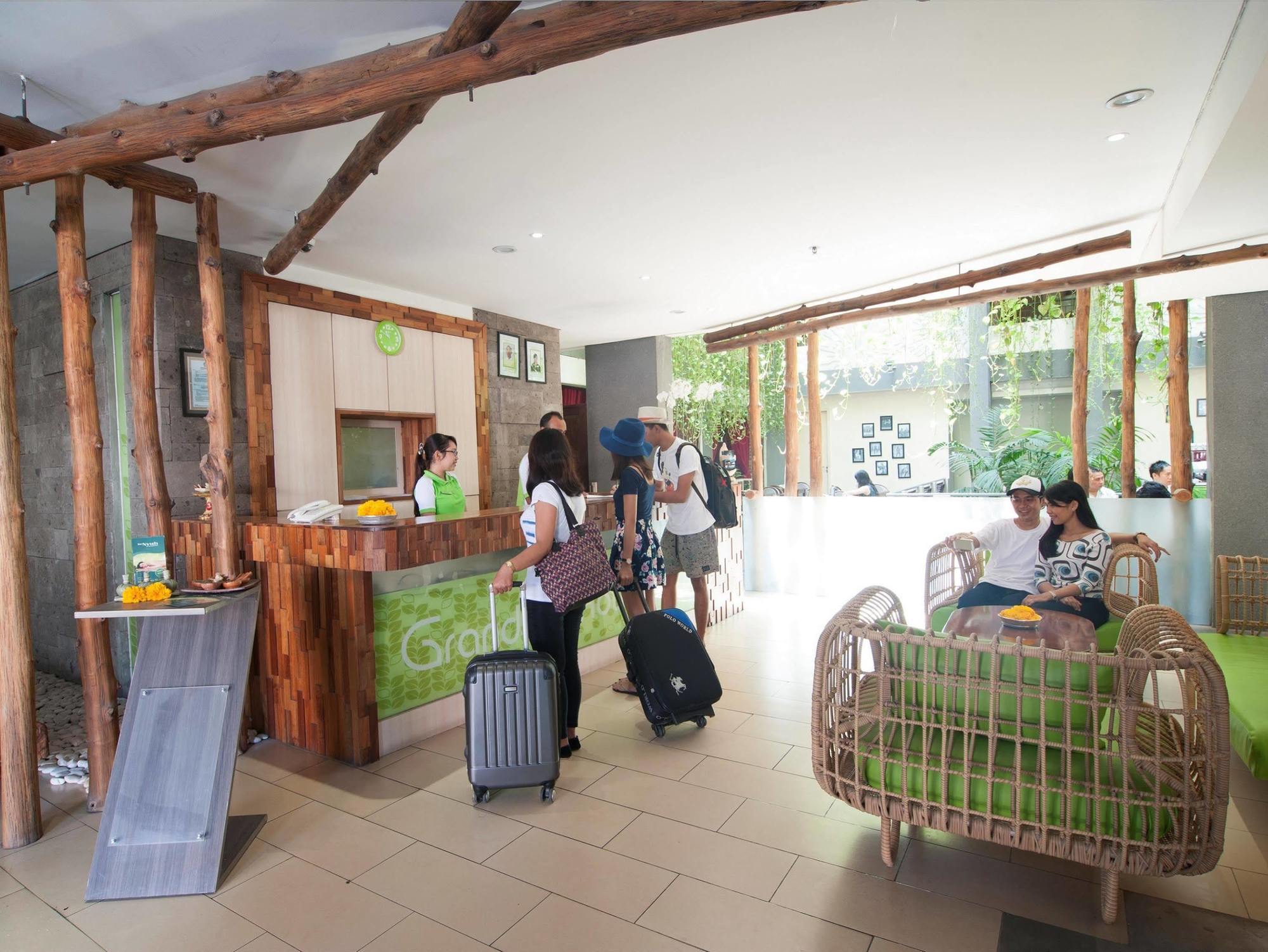 Grandmas Plus Hotel Legian Exteriör bild