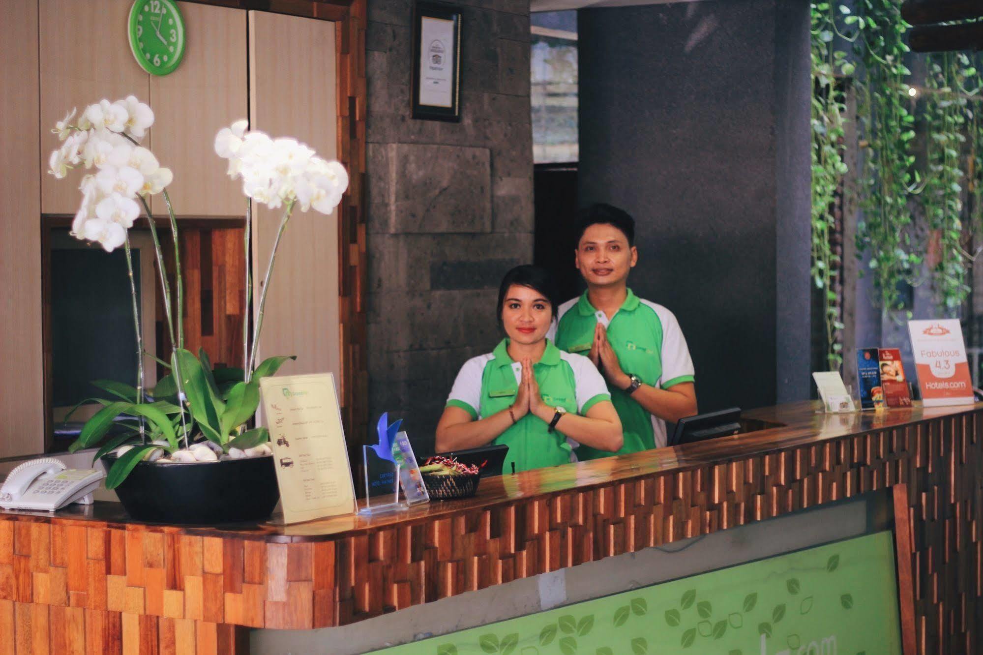 Grandmas Plus Hotel Legian Exteriör bild