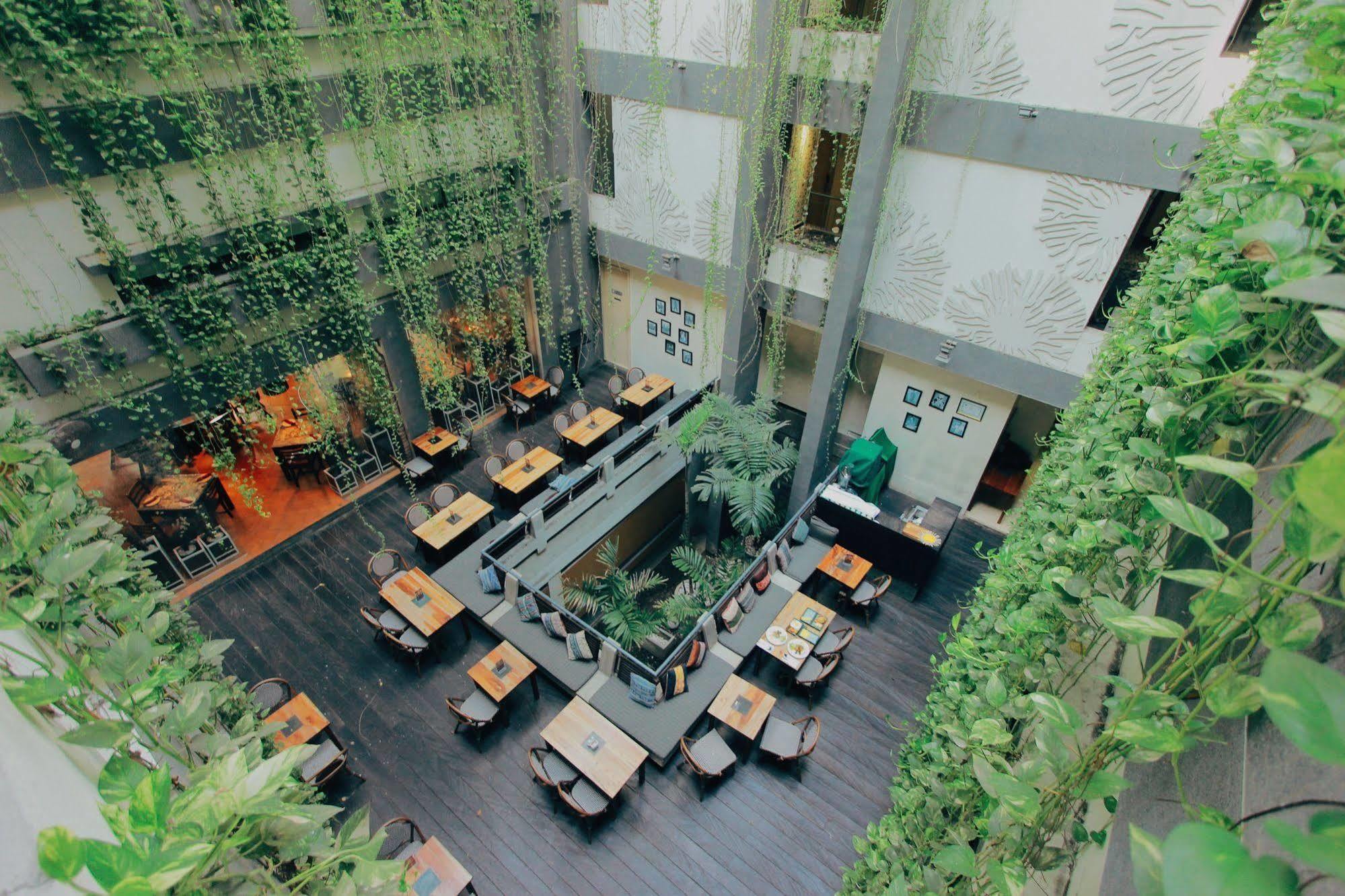 Grandmas Plus Hotel Legian Exteriör bild